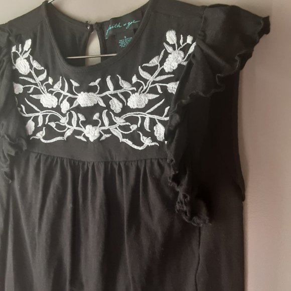 Faith & Zoe Black Short Ruffle Sleeve Shirt Blouse Size Small - Picture 2 of 8